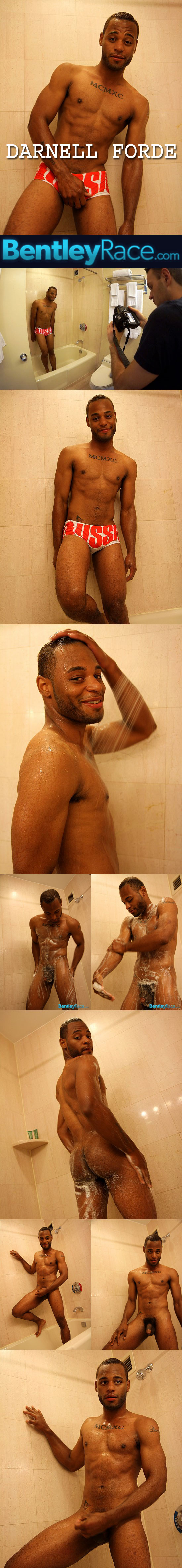 Darnell Forde jerks off in the shower